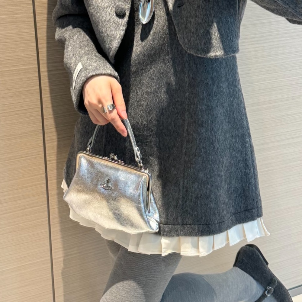 Vivienne Westwood Granny Frame Purse in Silver